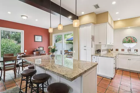 8358 Gilman Dr, La Jolla, CA 92037 photo 2