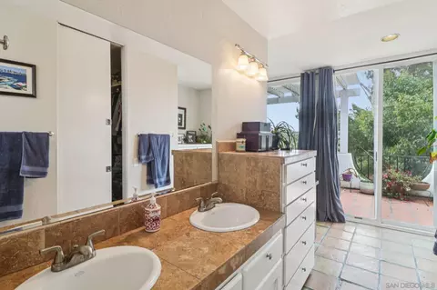 8358 Gilman Dr, La Jolla, CA 92037 photo 29