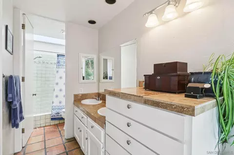 8358 Gilman Dr, La Jolla, CA 92037 photo 28