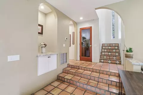 8358 Gilman Dr, La Jolla, CA 92037 photo 5