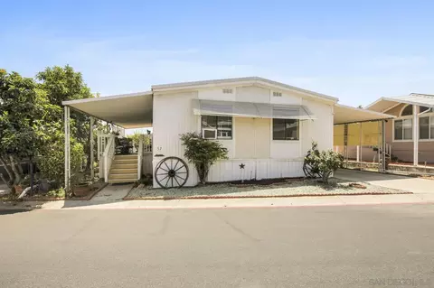 1810 Hillsdale Rd #SPC 57, El Cajon, CA 92019