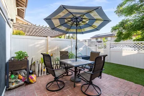 Exterior - 220 Eveningside Gln, Escondido, CA 92026 photo 4 of 8