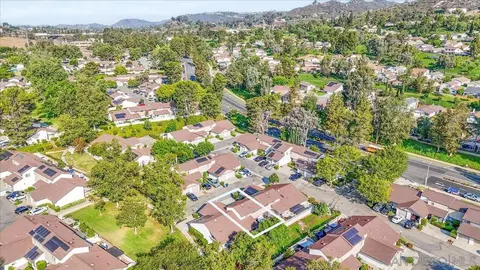 View/Area - 220 Eveningside Gln, Escondido, CA 92026 photo 7 of 8