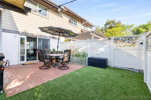 Exterior - 220 Eveningside Gln, Escondido, CA 92026 photo 8 of 8