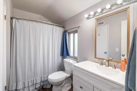 Bath - 220 Eveningside Gln, Escondido, CA 92026 photo 3 of 4