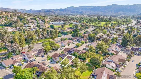 View/Area - 220 Eveningside Gln, Escondido, CA 92026 photo 8 of 8