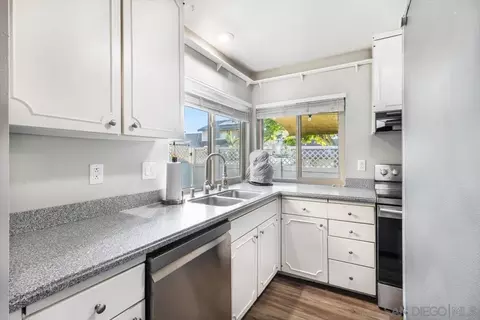 Kitchen - 220 Eveningside Gln, Escondido, CA 92026 photo 1 of 6