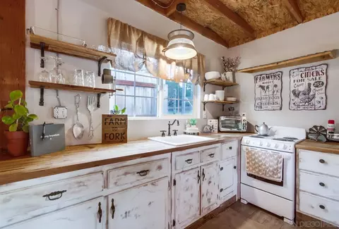 Kitchen - 17048 Handlebar Rd, Ramona, CA 92065 photo 9 of 9