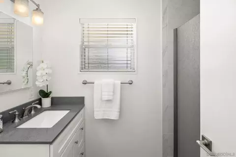 Bath - 661 Balboa Ave, Coronado, CA 92118 photo 3 of 4