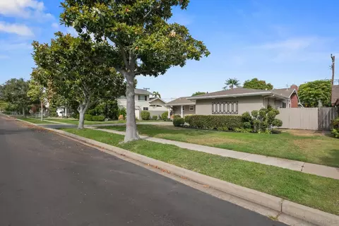 Exterior - 661 Balboa Ave, Coronado, CA 92118 photo 10 of 13
