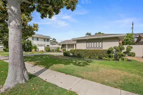 Exterior - 661 Balboa Ave, Coronado, CA 92118 photo 11 of 13