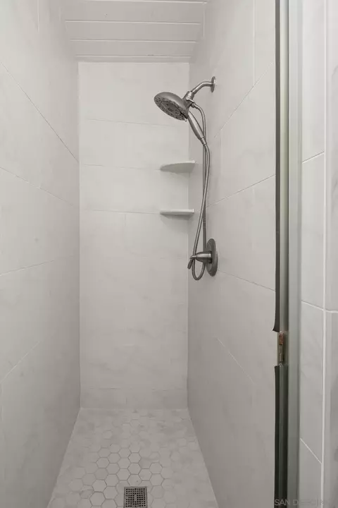 Bath - 661 Balboa Ave, Coronado, CA 92118 photo 4 of 4
