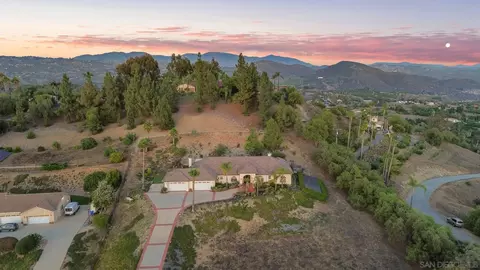 View/Area - 246 Yucca Rd, Fallbrook, CA 92028 photo 3 of 7
