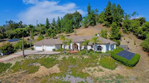 Exterior - 246 Yucca Rd, Fallbrook, CA 92028 photo 10 of 11