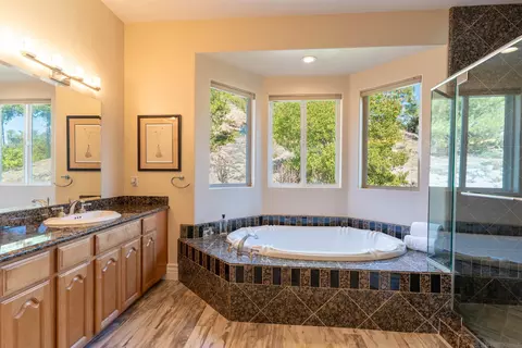 Bath - 246 Yucca Rd, Fallbrook, CA 92028 photo 2 of 2