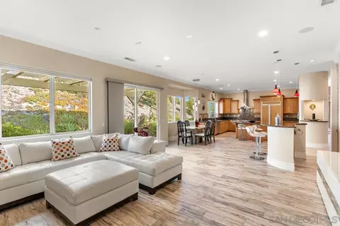 Living - 246 Yucca Rd, Fallbrook, CA 92028 photo 5 of 6