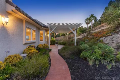 Exterior - 246 Yucca Rd, Fallbrook, CA 92028 photo 3 of 11