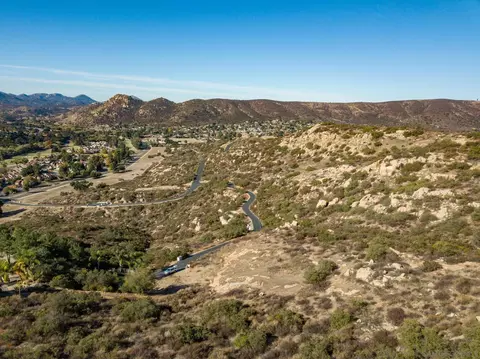 camino arriba, Ramona, CA 92065