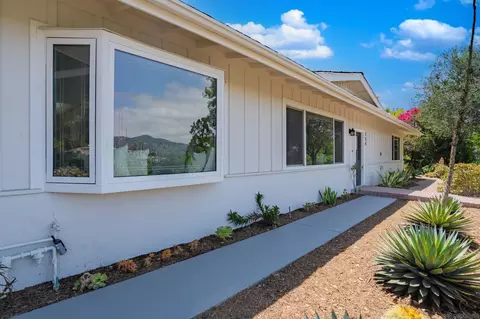 754 Via Flora Rd, San Marcos, CA 92069