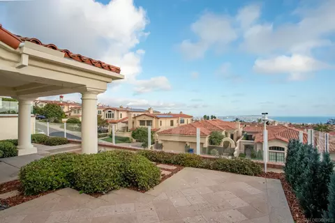 Exterior - 1327 Caminito Batea, La Jolla, CA 92037 photo 4 of 9