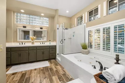 Bath - 1335 Horsemill Rd, El Cajon, CA 92021 photo 2 of 3
