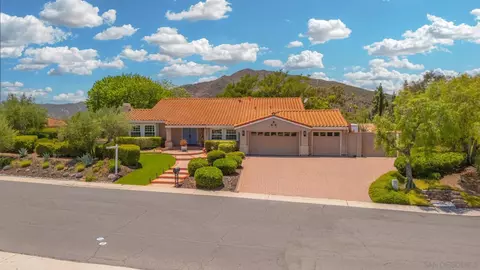 3445 Lomas Serenas Dr, Escondido, CA 92029
