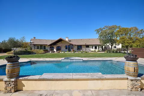 Exterior - 38408 Mesa Rd, Temecula, CA 92592 photo 15 of 17