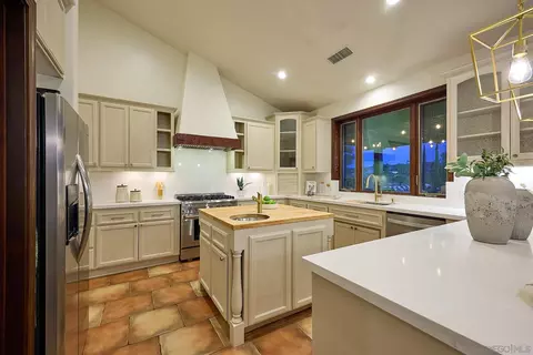 Kitchen - 38408 Mesa Rd, Temecula, CA 92592 photo 2 of 6