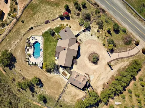 View/Area - 38408 Mesa Rd, Temecula, CA 92592 photo 6 of 9