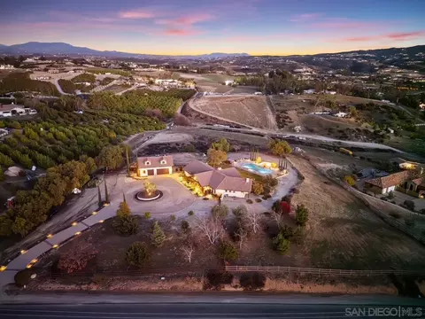 View/Area - 38408 Mesa Rd, Temecula, CA 92592 photo 4 of 9