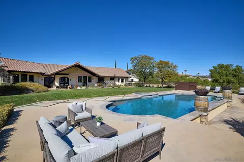 Exterior - 38408 Mesa Rd, Temecula, CA 92592 photo 14 of 17