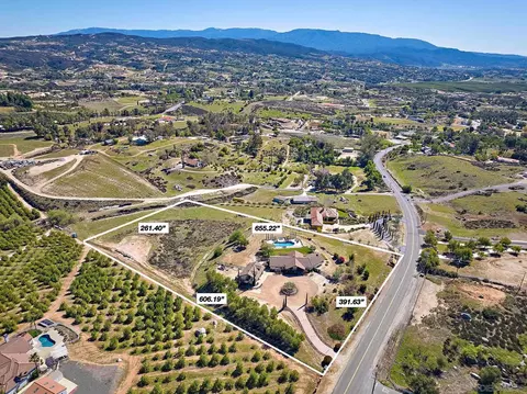 View/Area - 38408 Mesa Rd, Temecula, CA 92592 photo 8 of 9