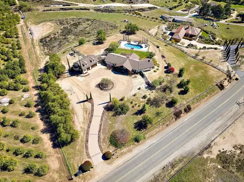 View/Area - 38408 Mesa Rd, Temecula, CA 92592 photo 7 of 9