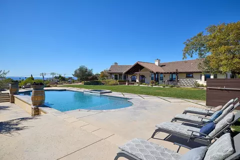 Exterior - 38408 Mesa Rd, Temecula, CA 92592 photo 13 of 17