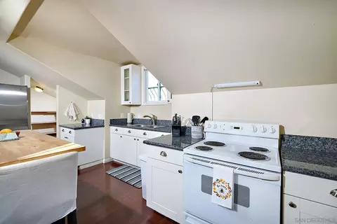 Kitchen - 38408 Mesa Rd, Temecula, CA 92592 photo 5 of 6