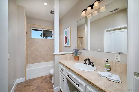 Bath - 38408 Mesa Rd, Temecula, CA 92592 photo 4 of 5