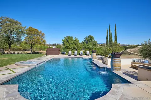 Exterior - 38408 Mesa Rd, Temecula, CA 92592 photo 12 of 17
