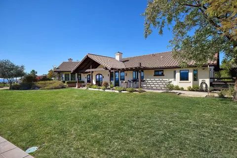 Exterior - 38408 Mesa Rd, Temecula, CA 92592 photo 9 of 17