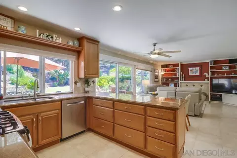 Kitchen - 1695 Arnheim Ct, El Cajon, CA 92021 photo 2 of 2