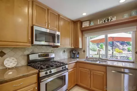 Kitchen - 1695 Arnheim Ct, El Cajon, CA 92021 photo 1 of 2