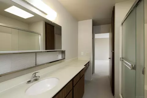 Bath - 4485 Kittiwake Way, Oceanside, CA 92057 photo 1 of 1