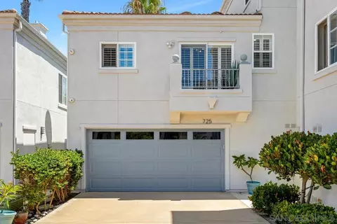 725 N Cleveland St, Oceanside, CA 92054