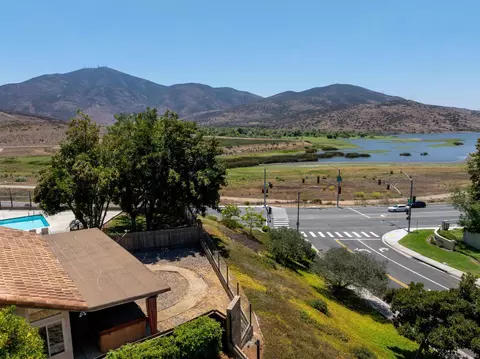 10113 Fairhill Dr, Spring Valley, CA 91977 photo 3