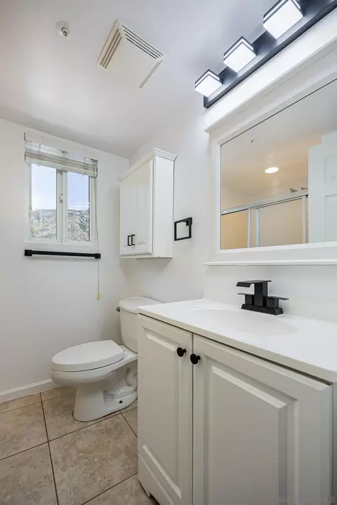 Bath - 115 Summit Ln, El Cajon, CA 92019 photo 2 of 2
