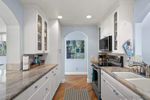 Kitchen - 356 Prospect St #N3, La Jolla, CA 92037 photo 4 of 6
