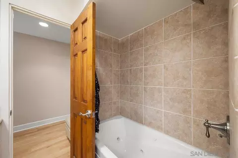 Bath - 356 Prospect St #N3, La Jolla, CA 92037 photo 3 of 4
