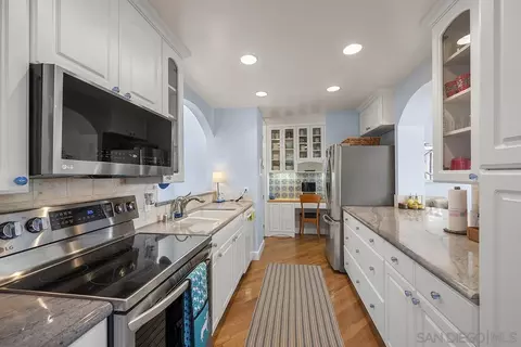 Kitchen - 356 Prospect St #N3, La Jolla, CA 92037 photo 5 of 6