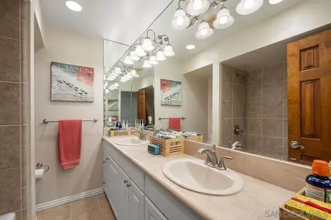 Bath - 356 Prospect St #N3, La Jolla, CA 92037 photo 2 of 4
