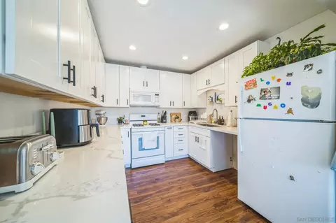 Kitchen - 970 Marlin Dr, Vista, CA 92084 photo 1 of 2