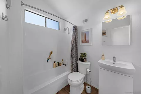 Bath - 970 Marlin Dr, Vista, CA 92084 photo 3 of 4